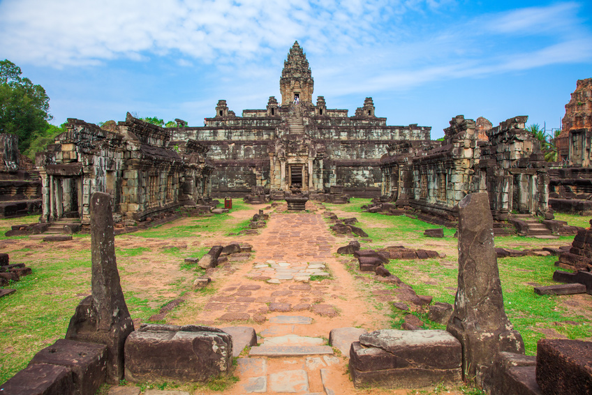 Tuk Tuk Brothers Siem Reap Bakong Prasat temple in Angkor Wat